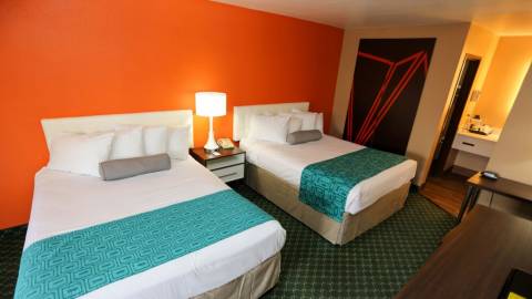 Howard Johnson Inn & Suites - Lucky Lane