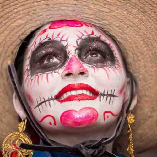 Celebraciones De La Gente Dancer